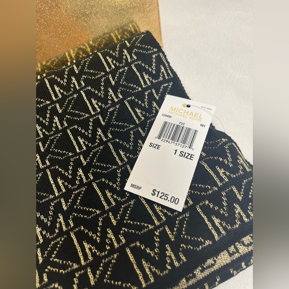 ‼️SOLD OUT‼️MK Scarf - Picture 3 of 5